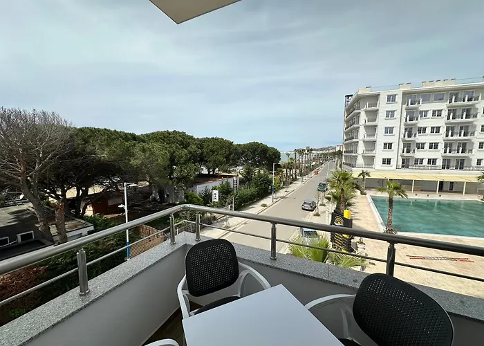Sunset Seaview 305 Голем